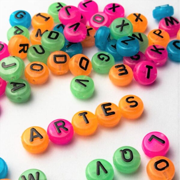 Letras acrílicas 10 mm cor Néon mix
