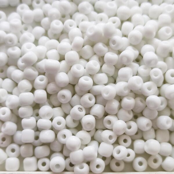 Missangas 3mm irregular furo de 1mm - cor BRANCO 30gr