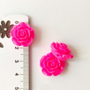 Flor em resina com furo-Rosa escuro- 18 mm