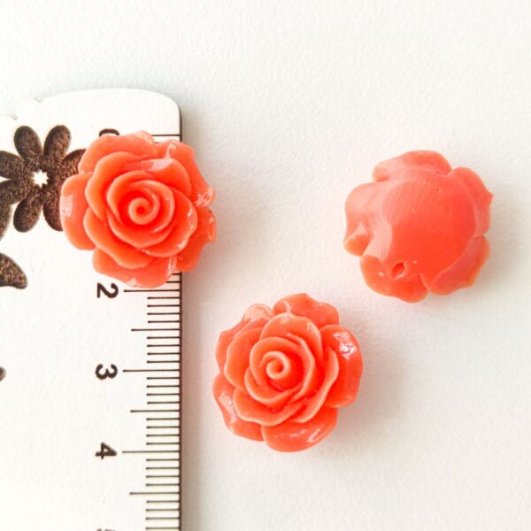 Flor em resina com furo - 20 mm laranja