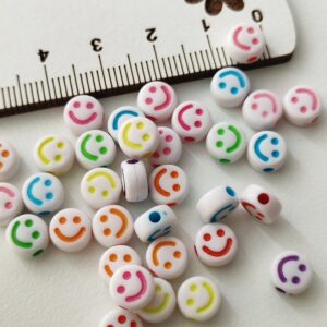 Aplique acrílico smile colorido fundo branco com furo 6mm