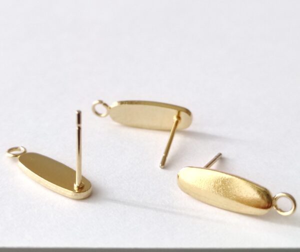 Brinco em aço inoxidável dourado longo