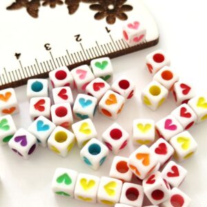 Aplique em acrílico com furo -Cubos com corações- 6 mm