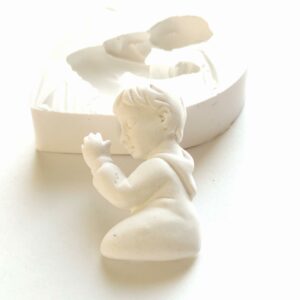 Molde em silicone, menino a rezar
