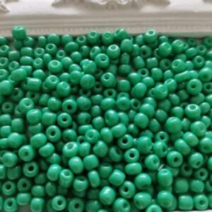 Missangas 3mm irregular furo de 1mm - cor Verde 30gr