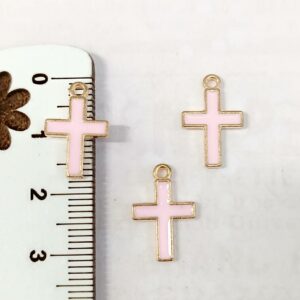 Pendente cruz metálico com esmalte Rosa- 15 mm (15 unid)