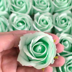 Flores em pétalas de sabão-Verde água