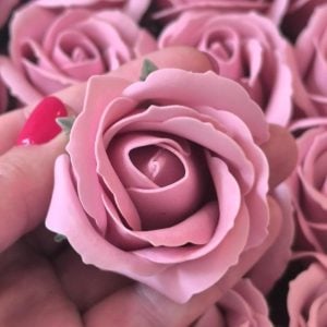 Flores em pétalas de sabão- ROSA VELHO