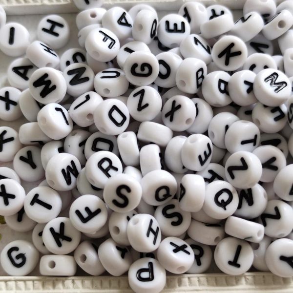 Letras acrílicas 6 mm branco/preto--Furo interior branco