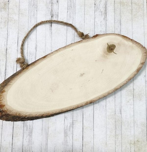Placa em madeira com penduro - oval - 26-28 cm