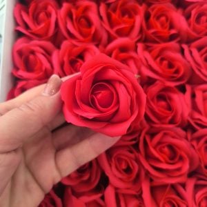 Flores em pétalas de sabão-Vermelho
