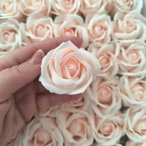 Flores em pétalas de sabão-Rosa palido