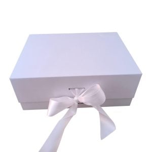 Caixa cartão c/íman 20x15x8 cm - Branca